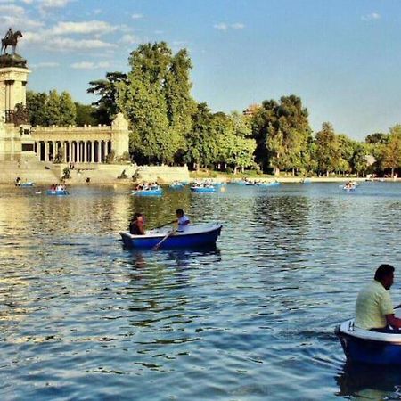 Por Los Pasos De Goya, Parque Retiro マドリード エクステリア 写真