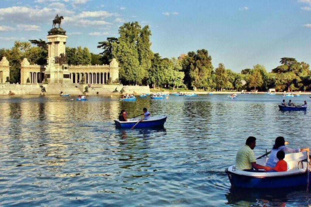 Por Los Pasos De Goya, Parque Retiro マドリード エクステリア 写真